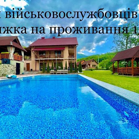Купецький Двір Hotel Mizhhirya  Exterior foto