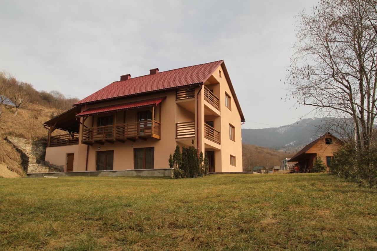 Купецький Двір Hotel Mizhhirya  Exterior foto