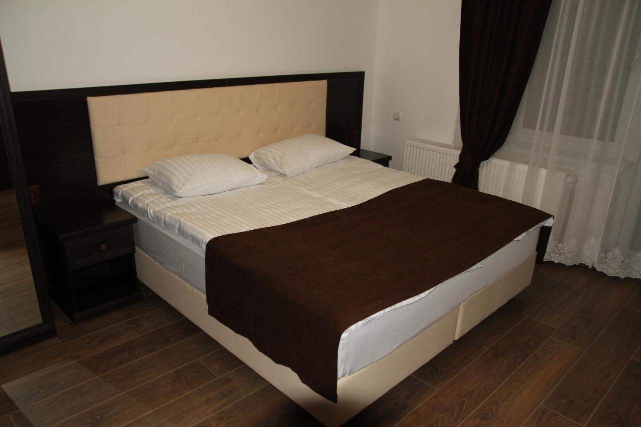 Купецький Двір Hotel Mizhhirya  Exterior foto