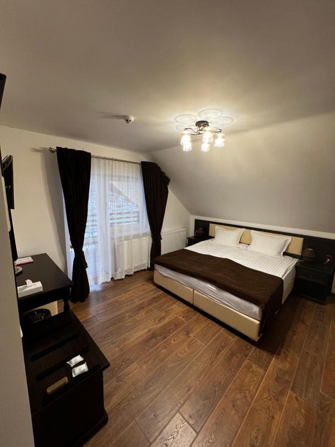 Купецький Двір Hotel Mizhhirya  Exterior foto