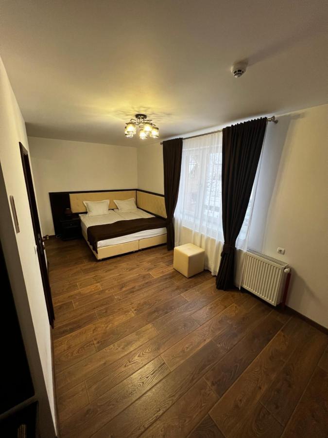 Купецький Двір Hotel Mizhhirya  Exterior foto