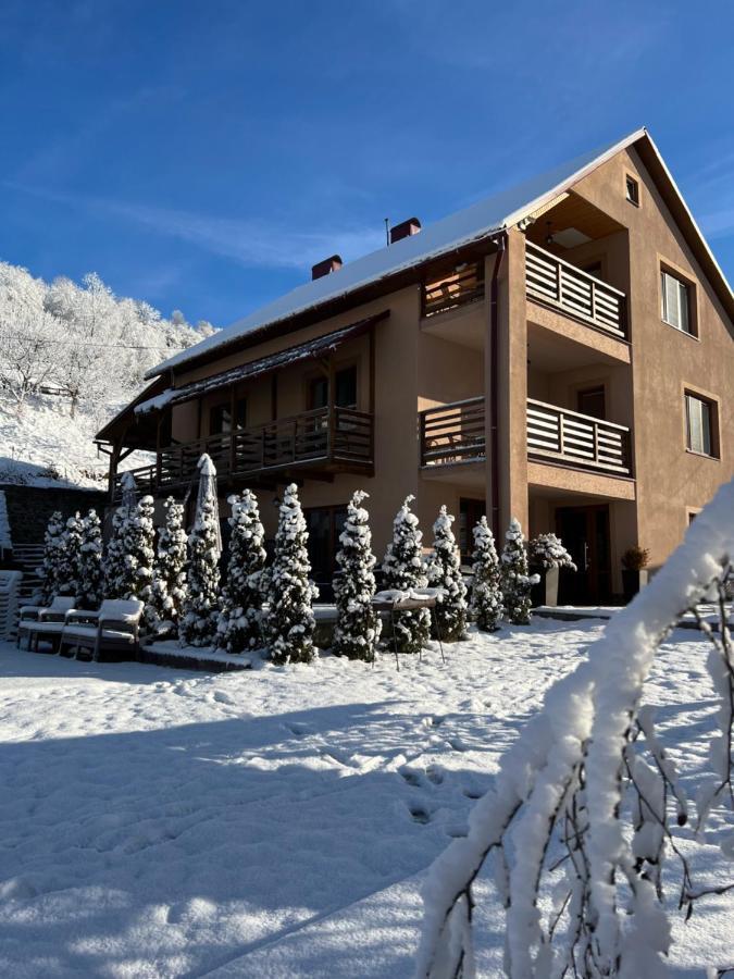 Купецький Двір Hotel Mizhhirya  Exterior foto